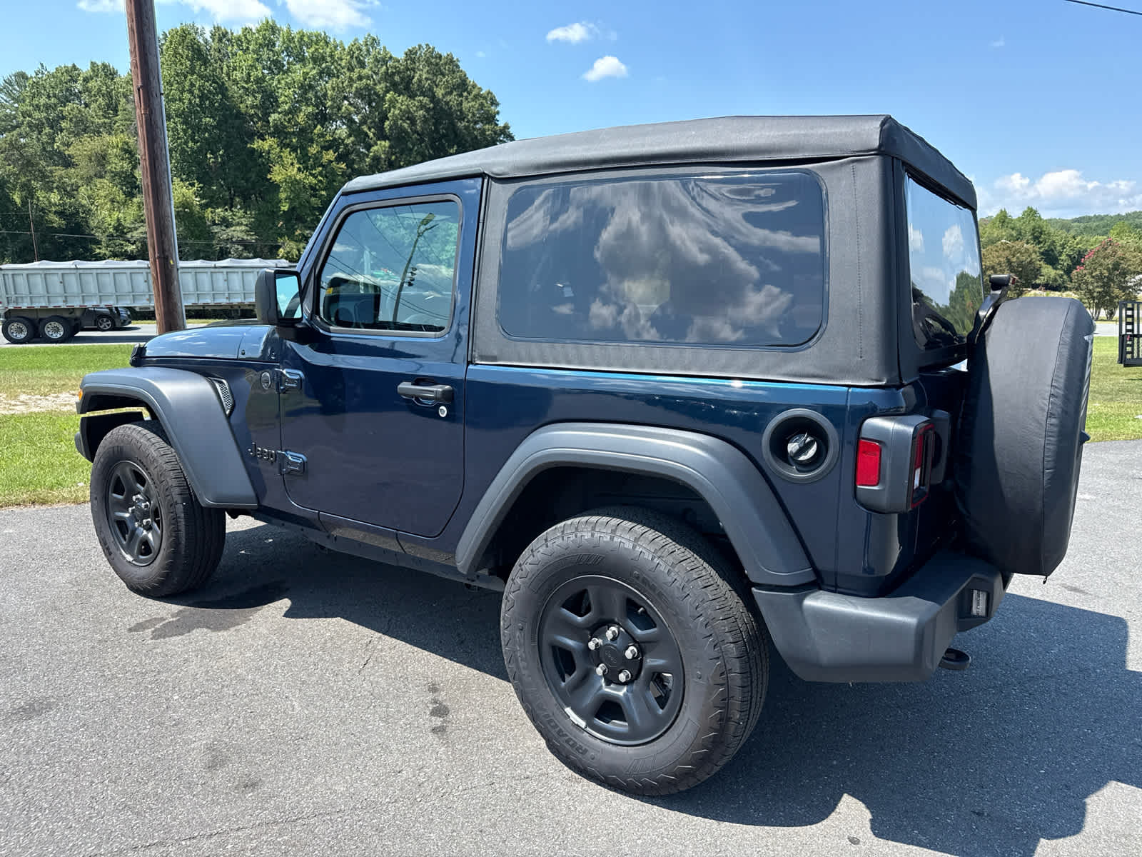 2025 Jeep Wrangler Sport