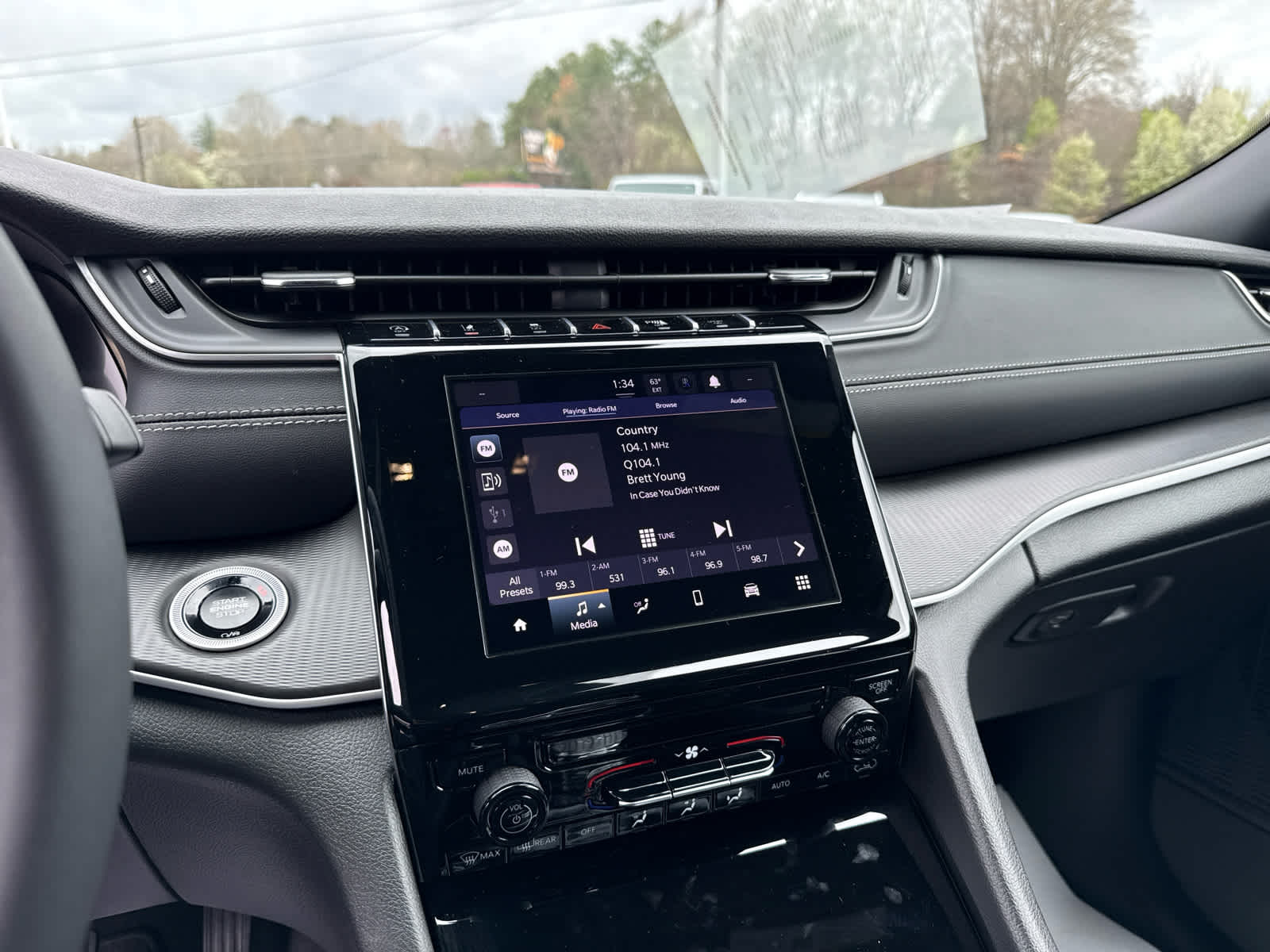 2025 Jeep Grand Cherokee Laredo 4x4