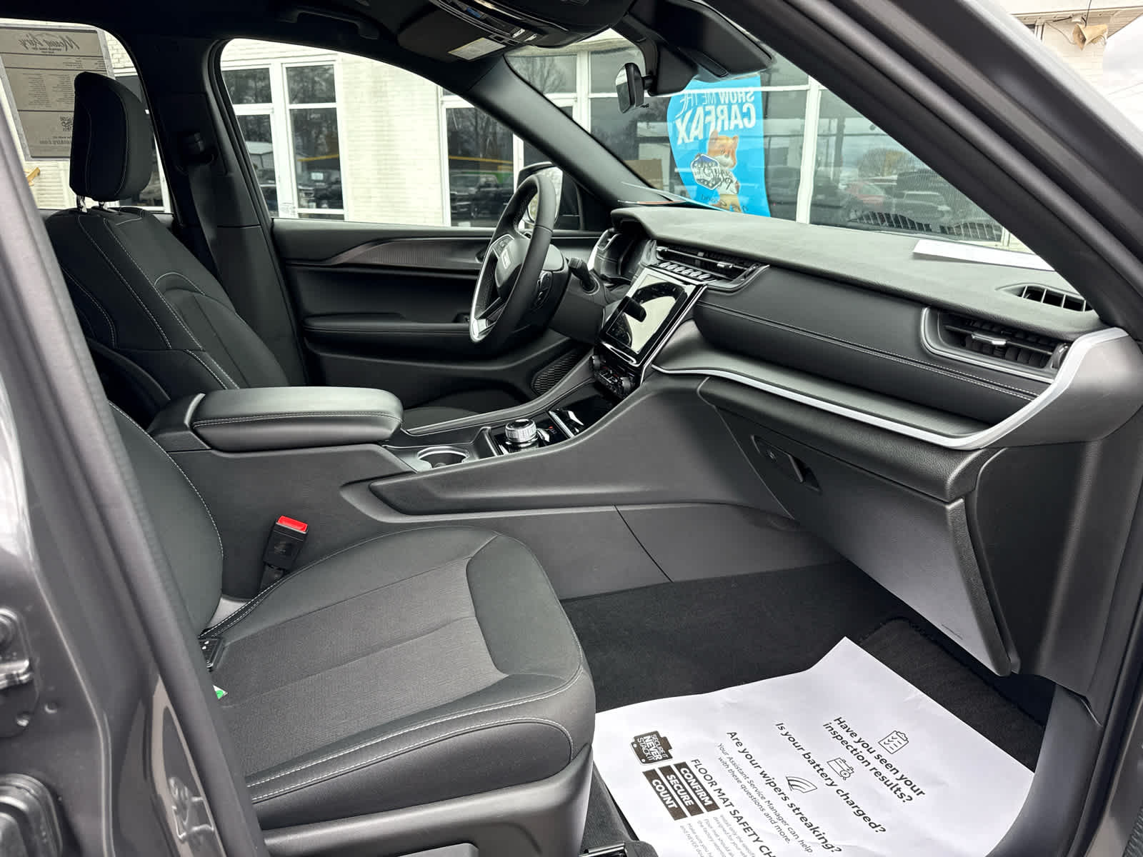 2025 Jeep Grand Cherokee Laredo 4x4