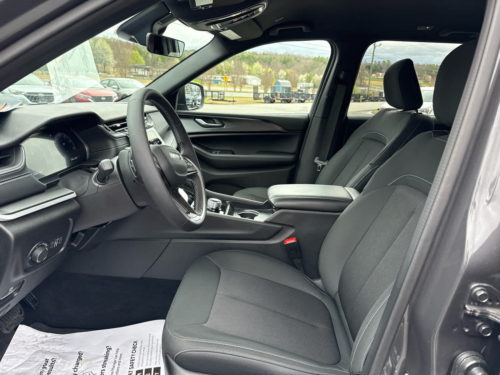 2025 Jeep Grand Cherokee Laredo 4x4