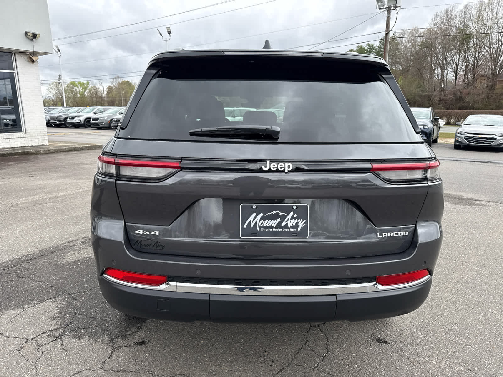 2025 Jeep Grand Cherokee Laredo 4x4