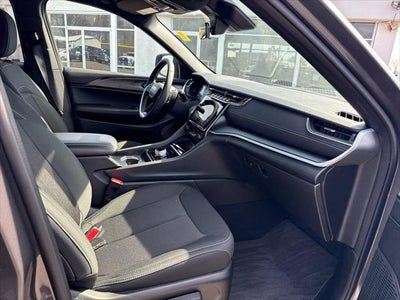 2025 Jeep Grand Cherokee Laredo 4x4