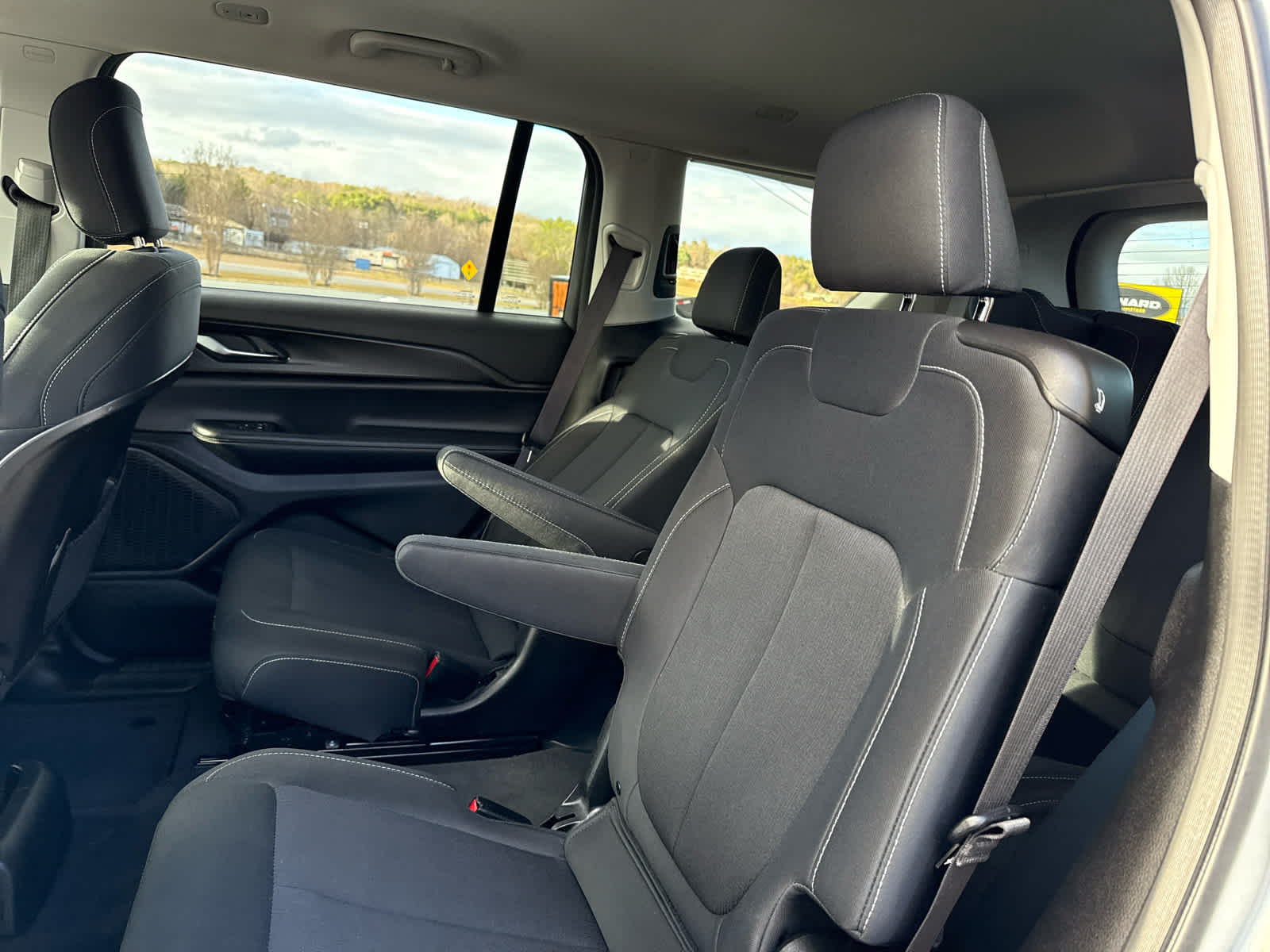 2023 Jeep Grand Cherokee L Laredo 4x4