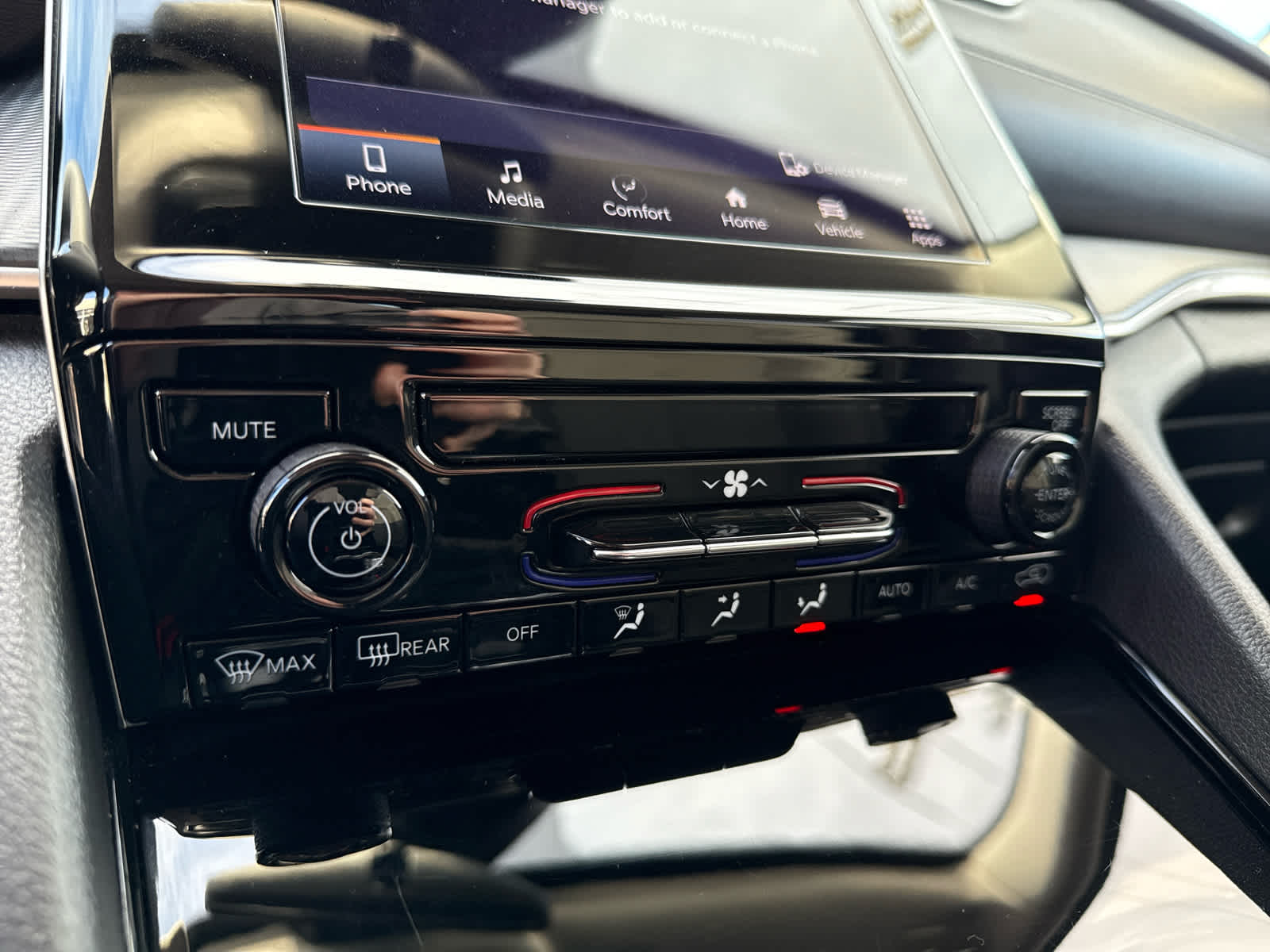 2023 Jeep Grand Cherokee L Laredo 4x4