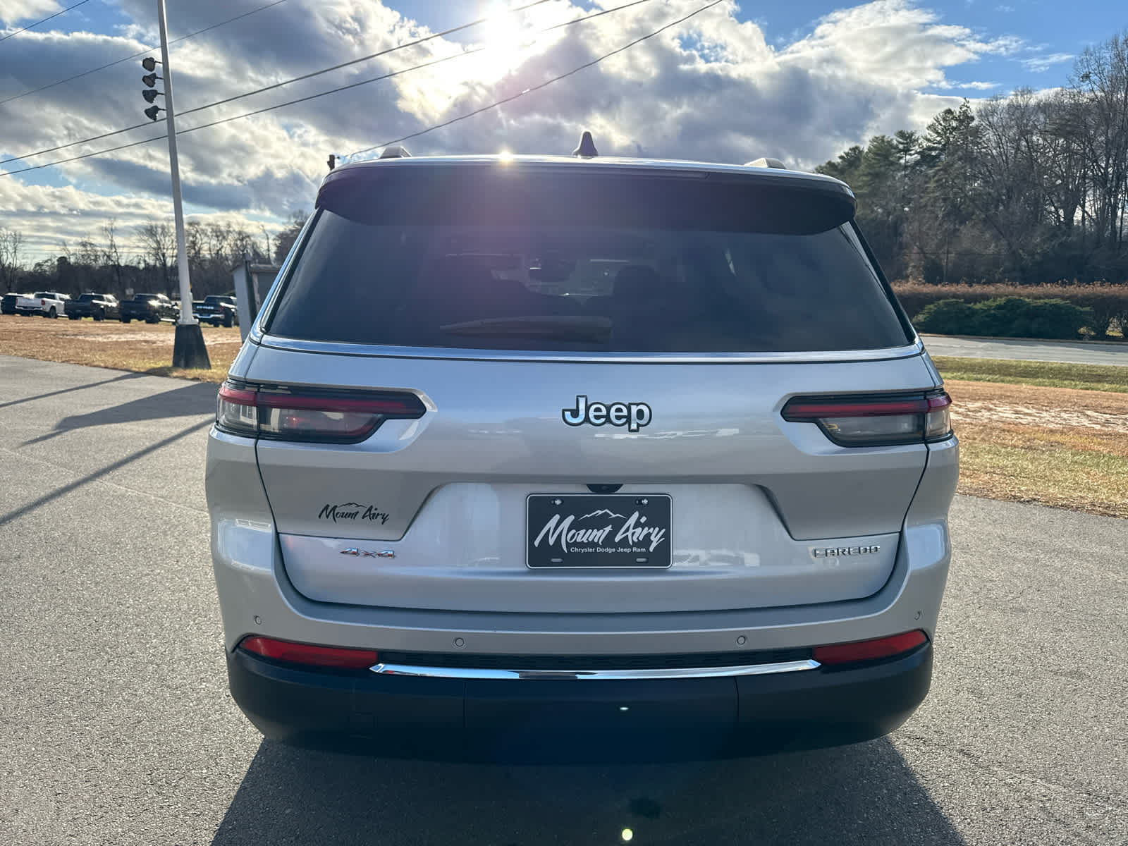 2023 Jeep Grand Cherokee L Laredo 4x4