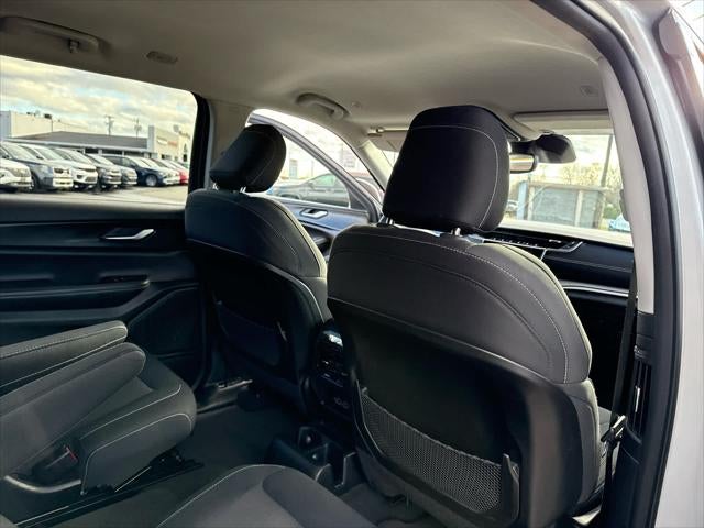 2023 Jeep Grand Cherokee L Laredo 4x4