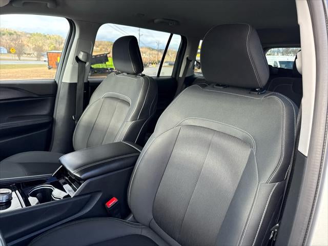 2023 Jeep Grand Cherokee L Laredo 4x4