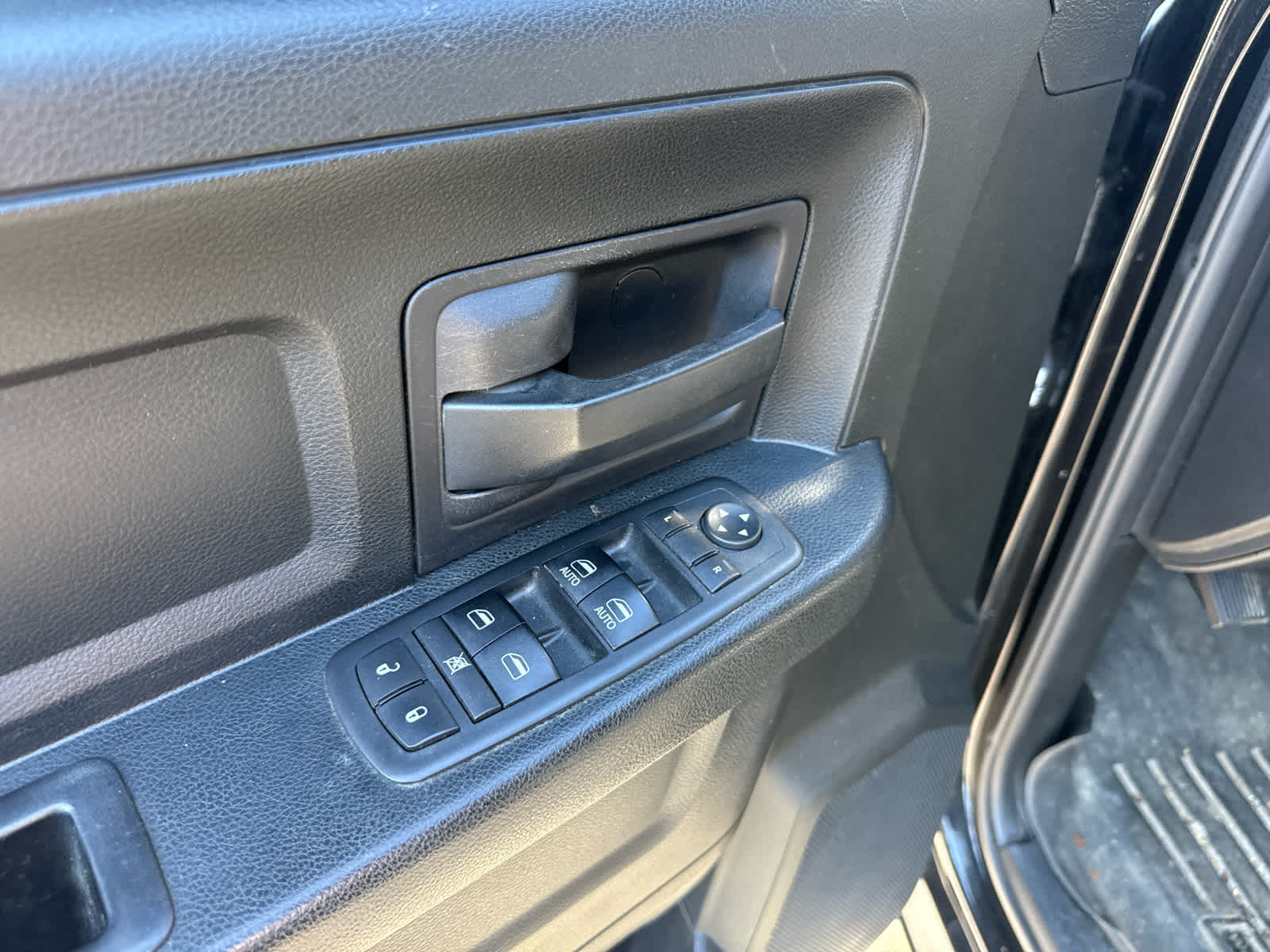 2018 RAM 1500 Express Quad Cab 4x4 6'4' Box