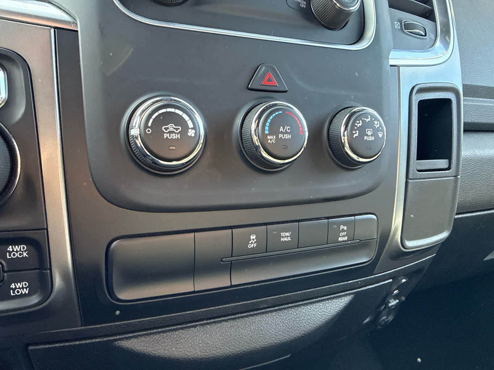 2024 RAM 1500 Classic Warlock Crew Cab 4x4 5'7' Box