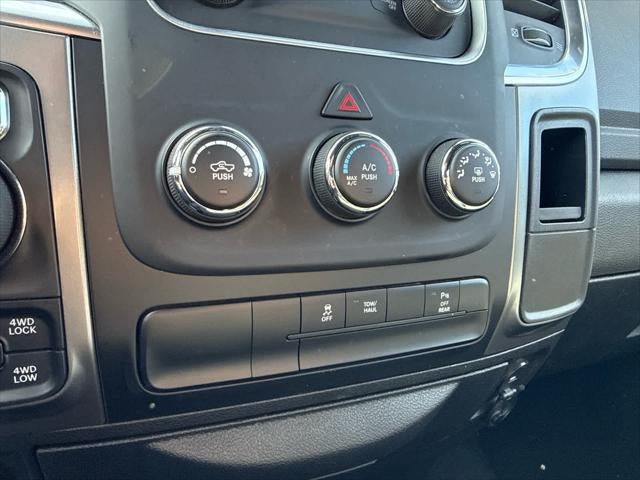 2024 RAM 1500 Classic Warlock Crew Cab 4x4 5'7' Box