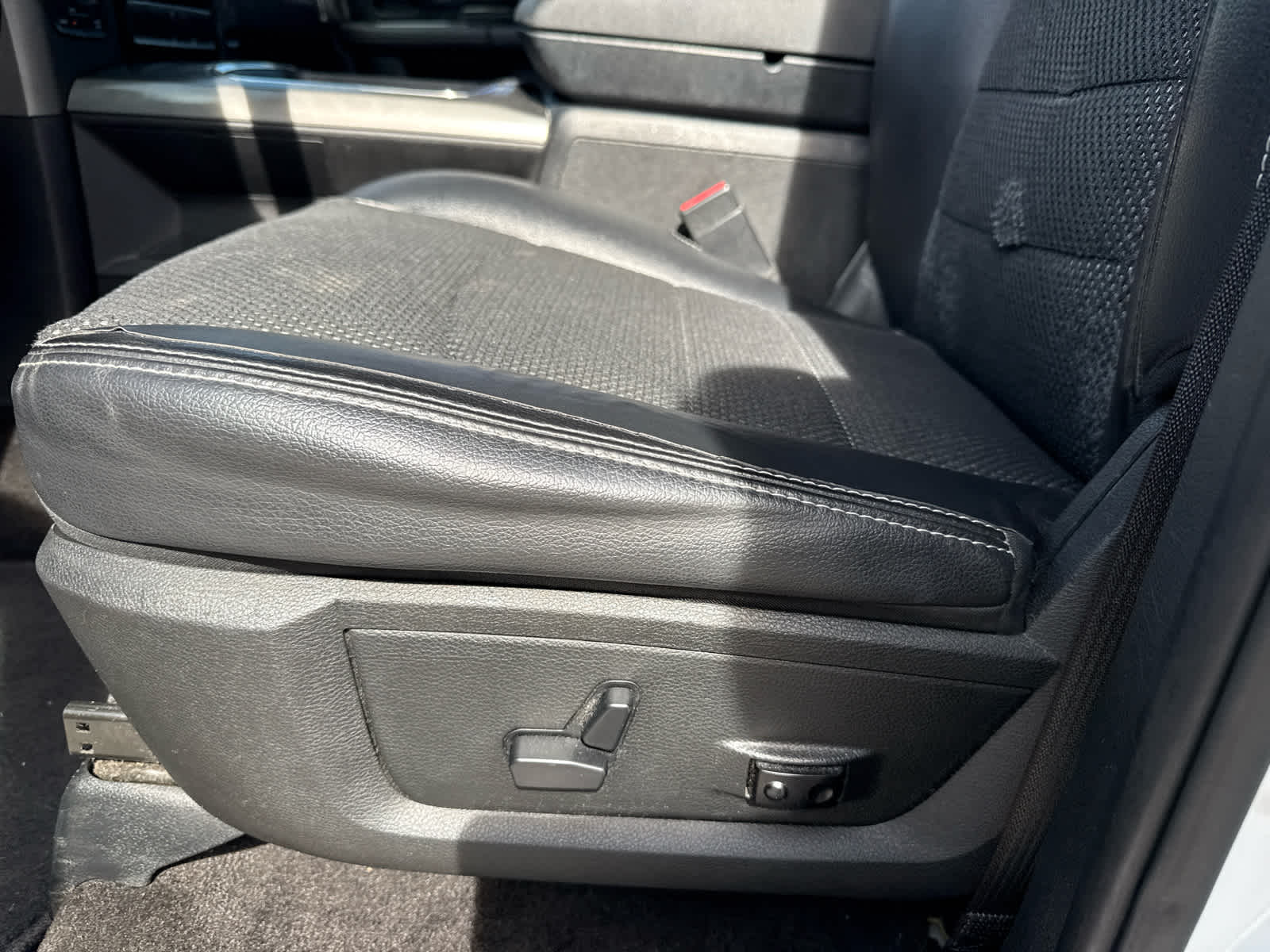 2017 RAM 1500 Night Crew Cab 4x4 5'7' Box