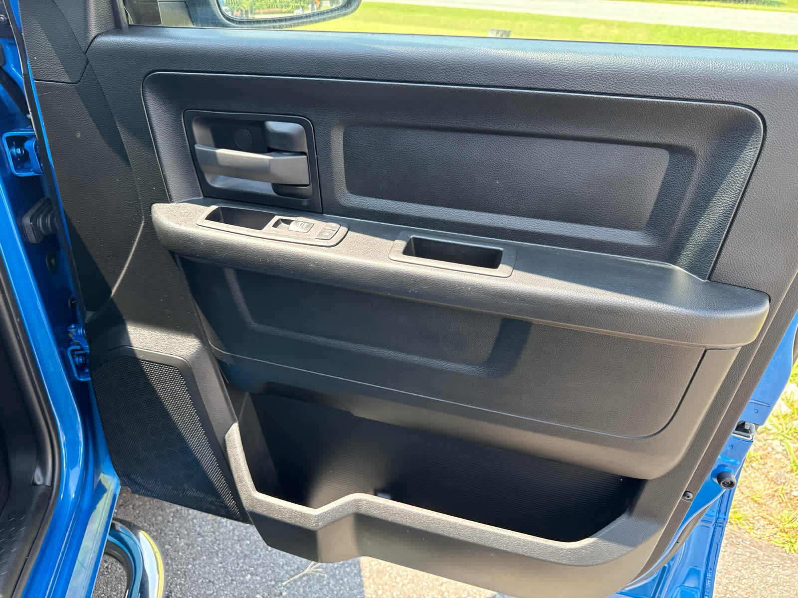 2023 RAM 1500 Classic Tradesman Crew Cab 4x4 6'4' Box