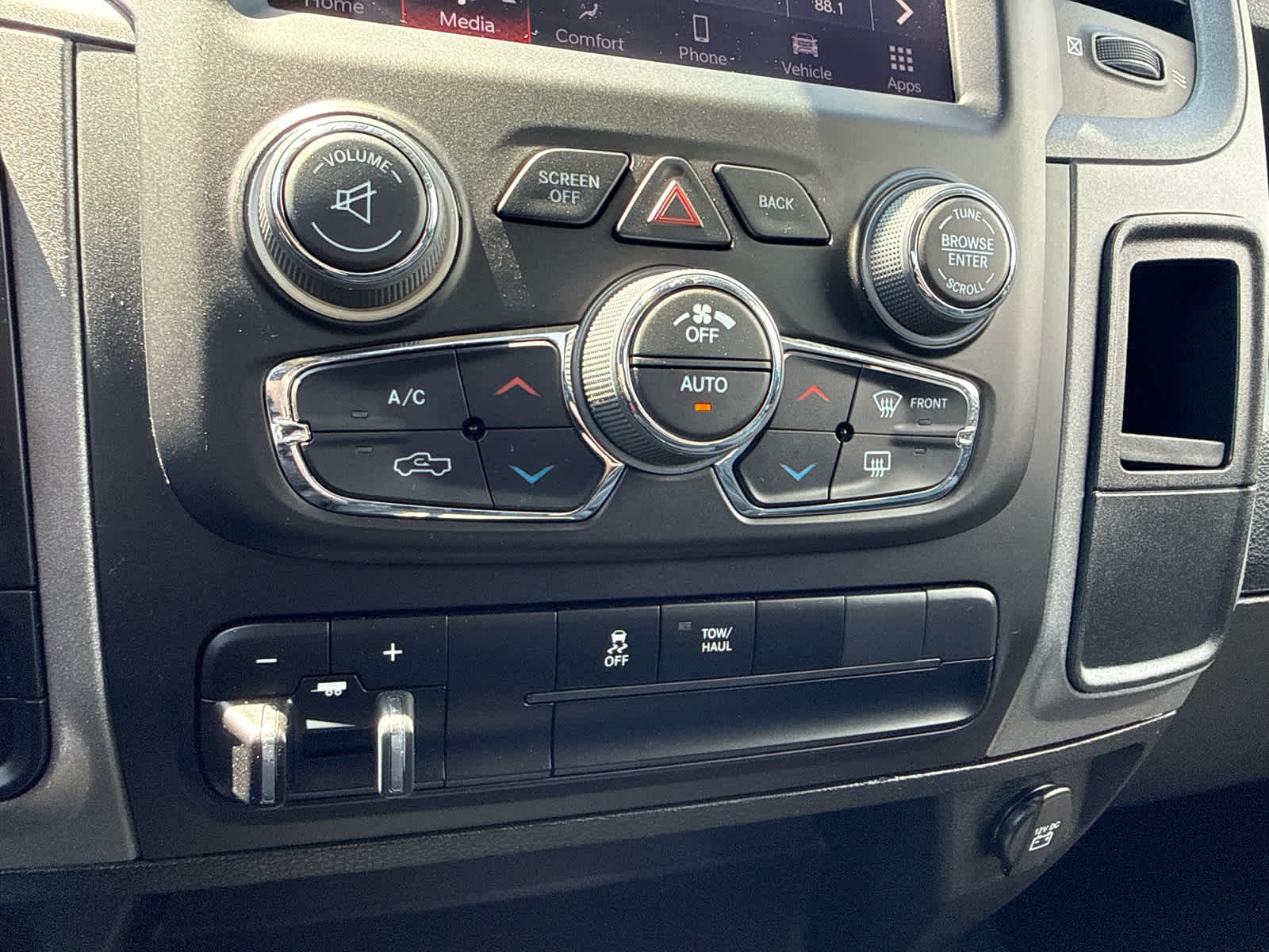 2023 RAM 1500 Classic Tradesman Crew Cab 4x4 6'4' Box