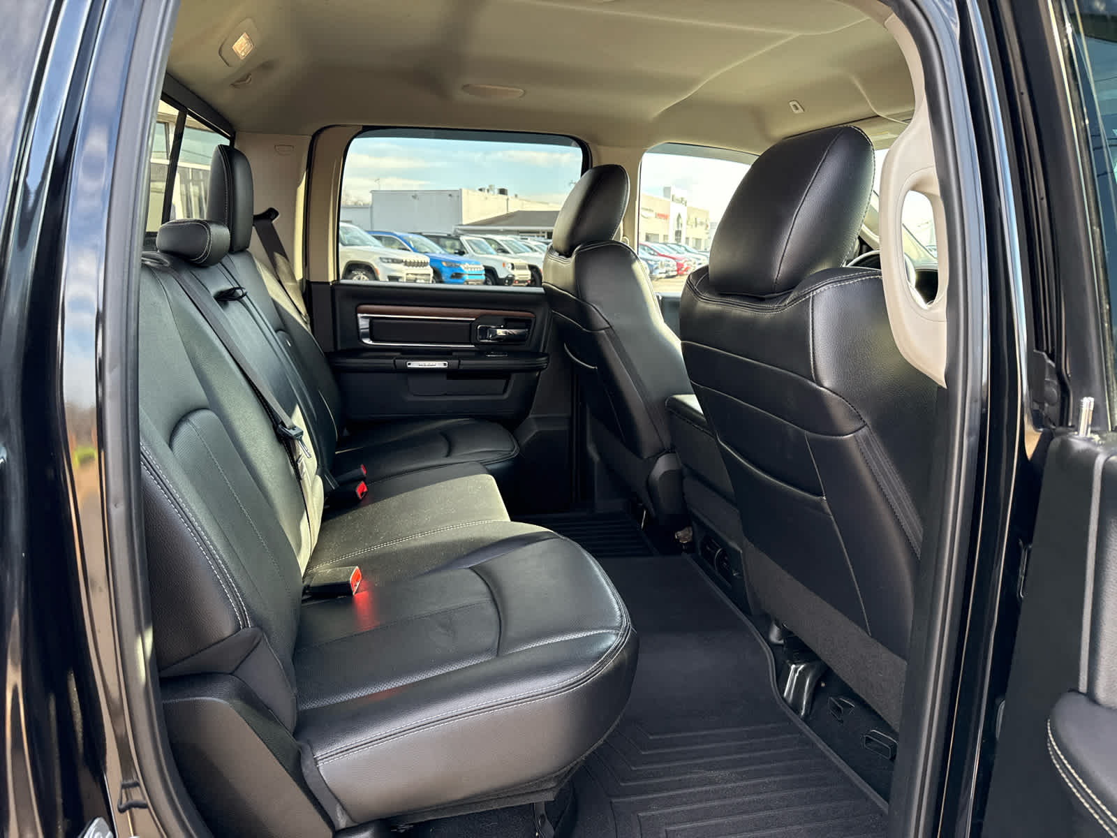 2018 RAM 1500 Laramie Crew Cab 4x4 6'4' Box