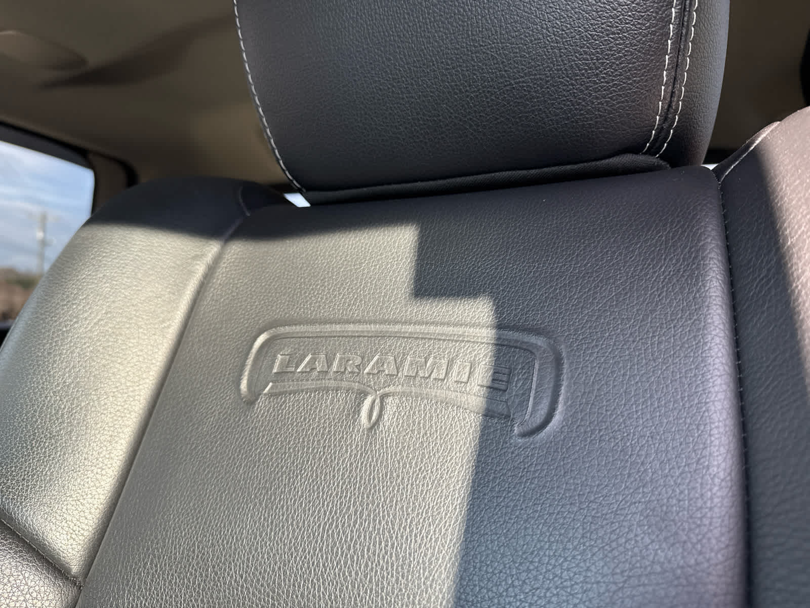 2018 RAM 1500 Laramie Crew Cab 4x4 6'4' Box