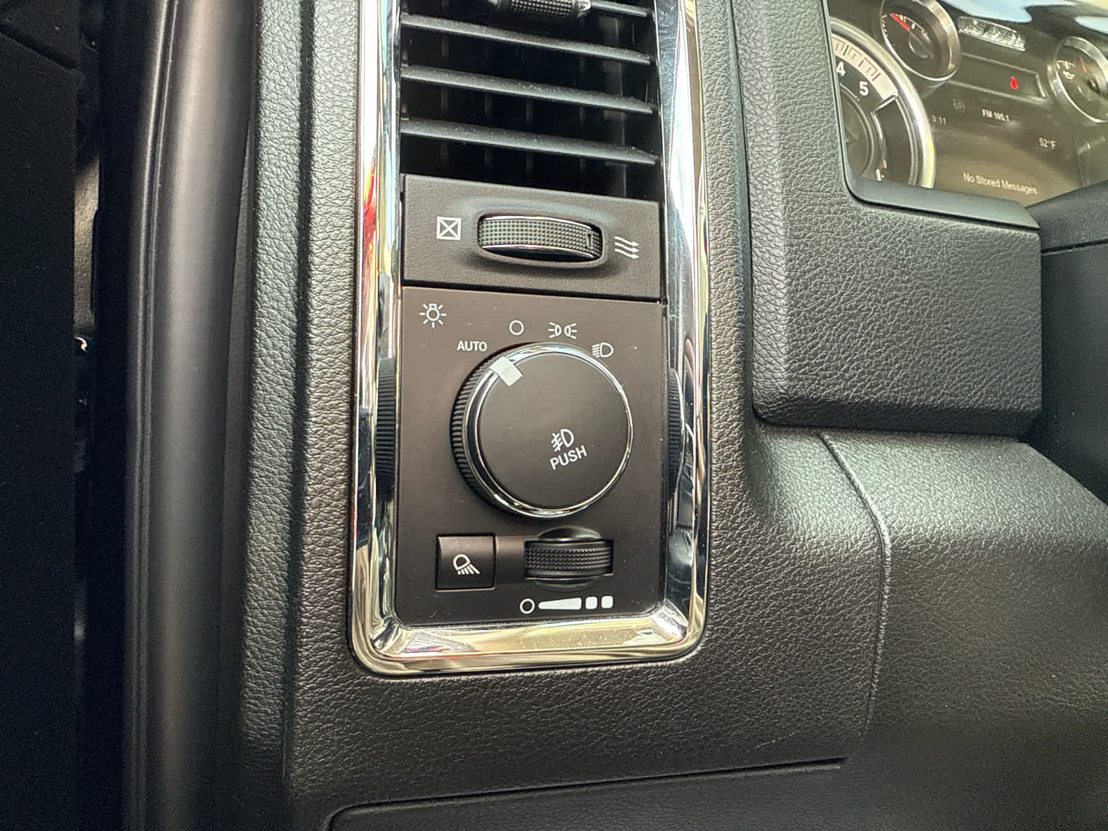 2018 RAM 1500 Laramie Crew Cab 4x4 6'4' Box