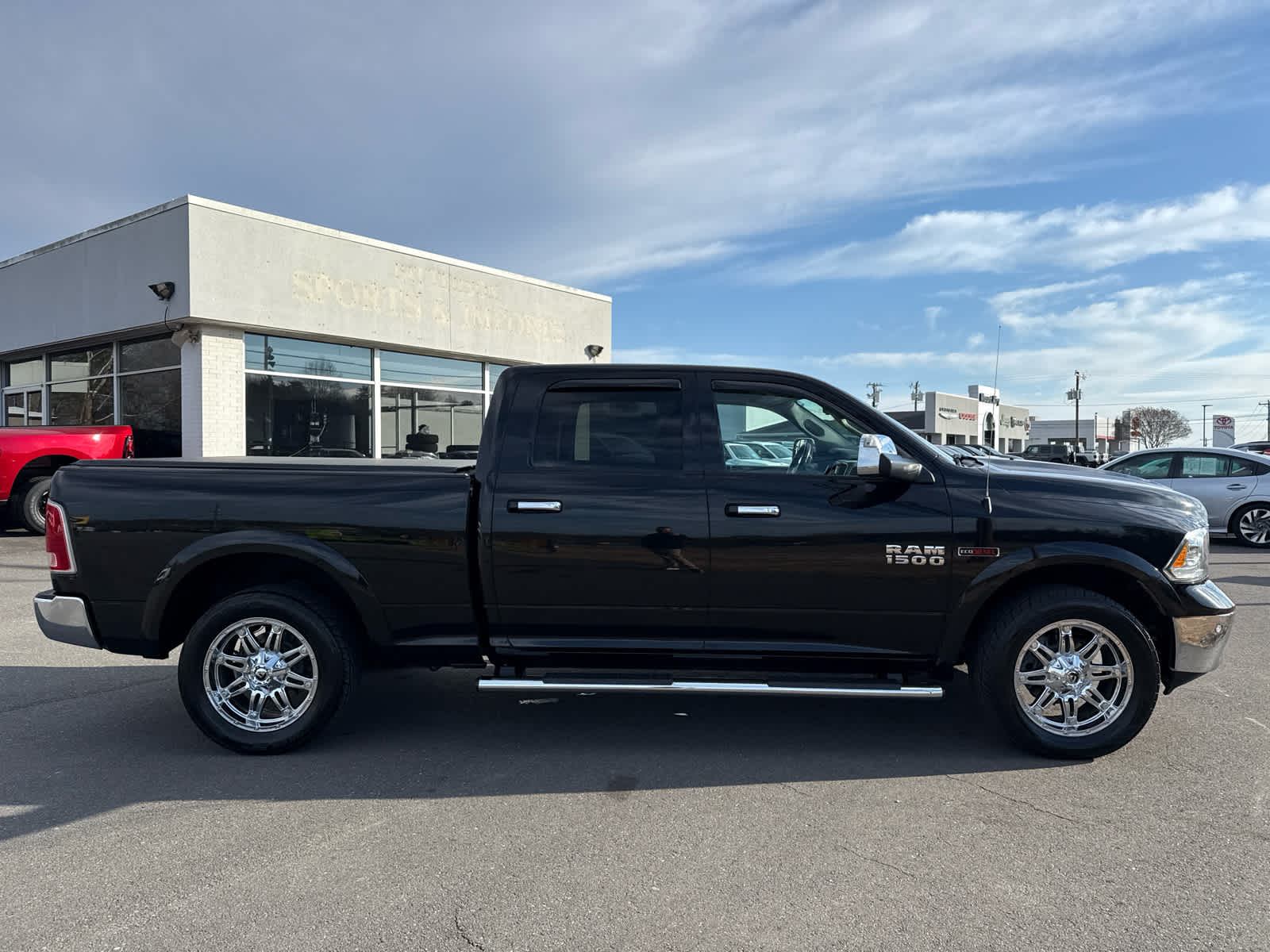 2018 RAM 1500 Laramie Crew Cab 4x4 6'4' Box