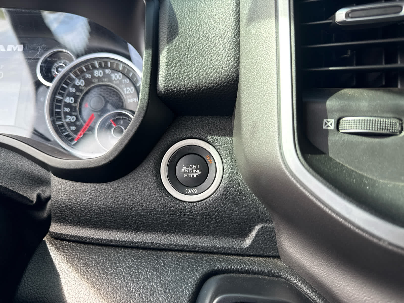 2020 RAM 1500 Big Horn Quad Cab 4x2 6'4' Box