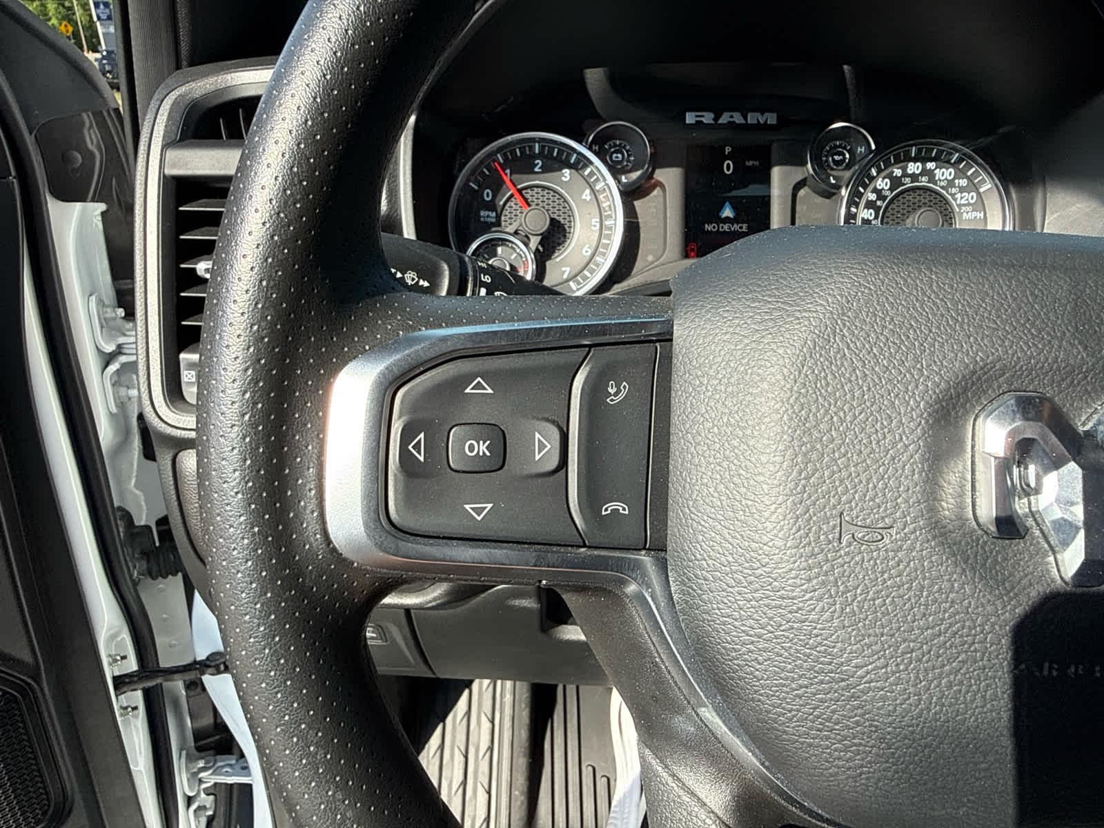 2025 RAM 1500 Tradesman Crew Cab 4x4 5'7' Box