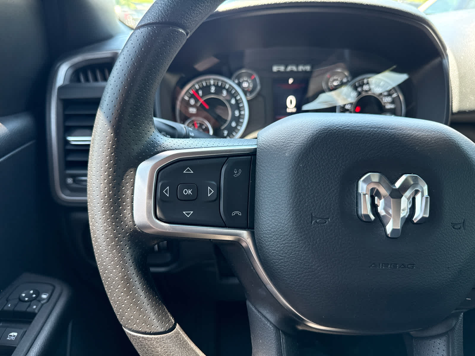 2025 RAM 1500 Tradesman Crew Cab 4x4 5'7' Box