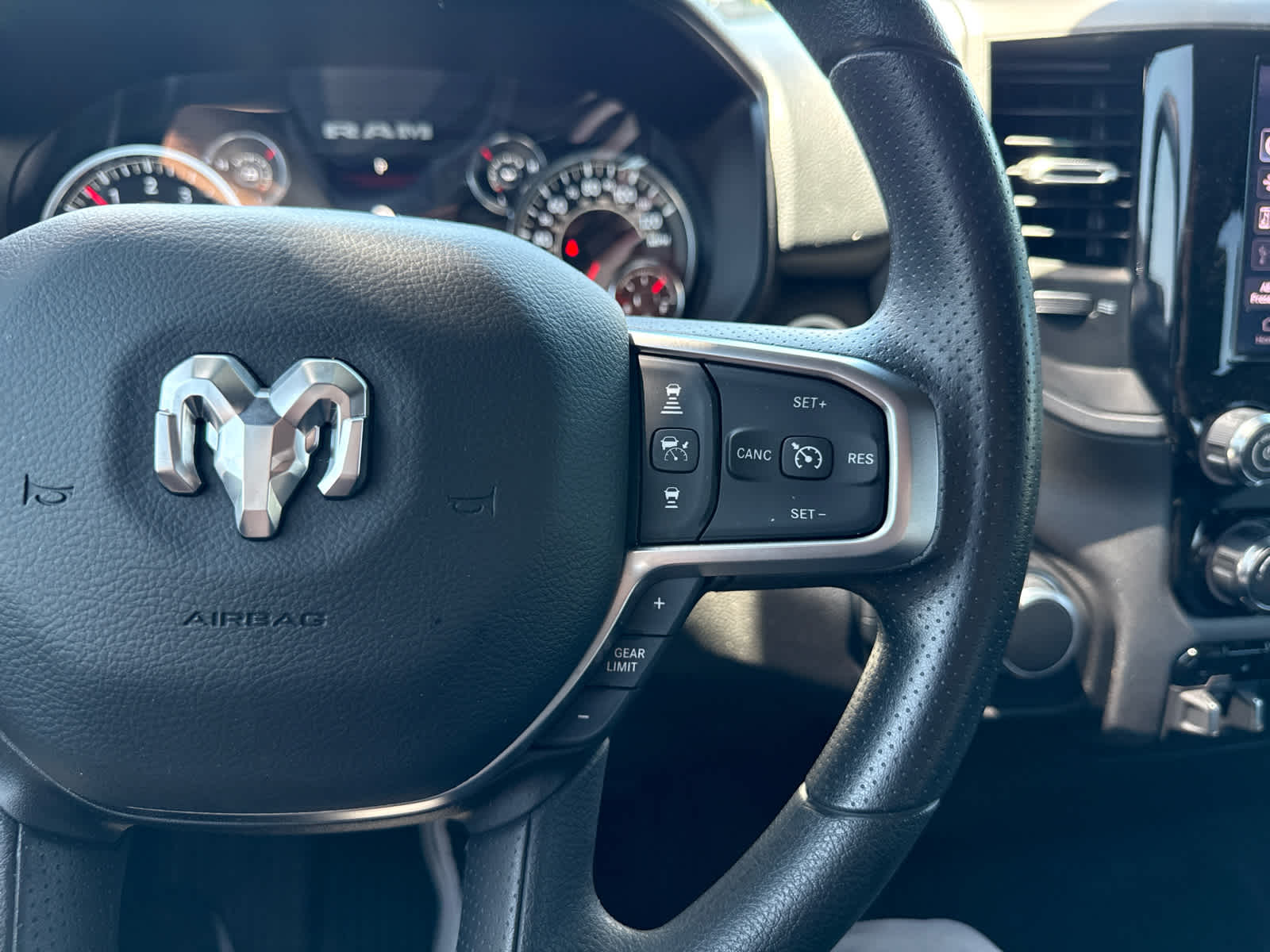 2025 RAM 1500 Tradesman Crew Cab 4x4 5'7' Box
