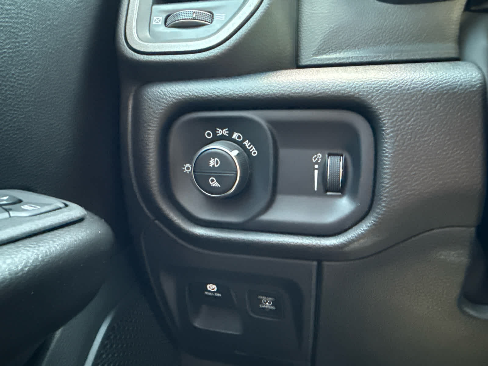 2025 RAM 1500 Tradesman Crew Cab 4x4 5'7' Box