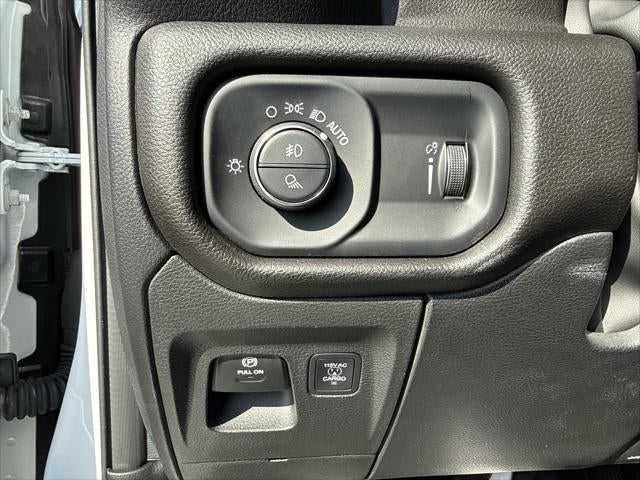 2025 RAM 1500 Tradesman Crew Cab 4x4 5'7' Box