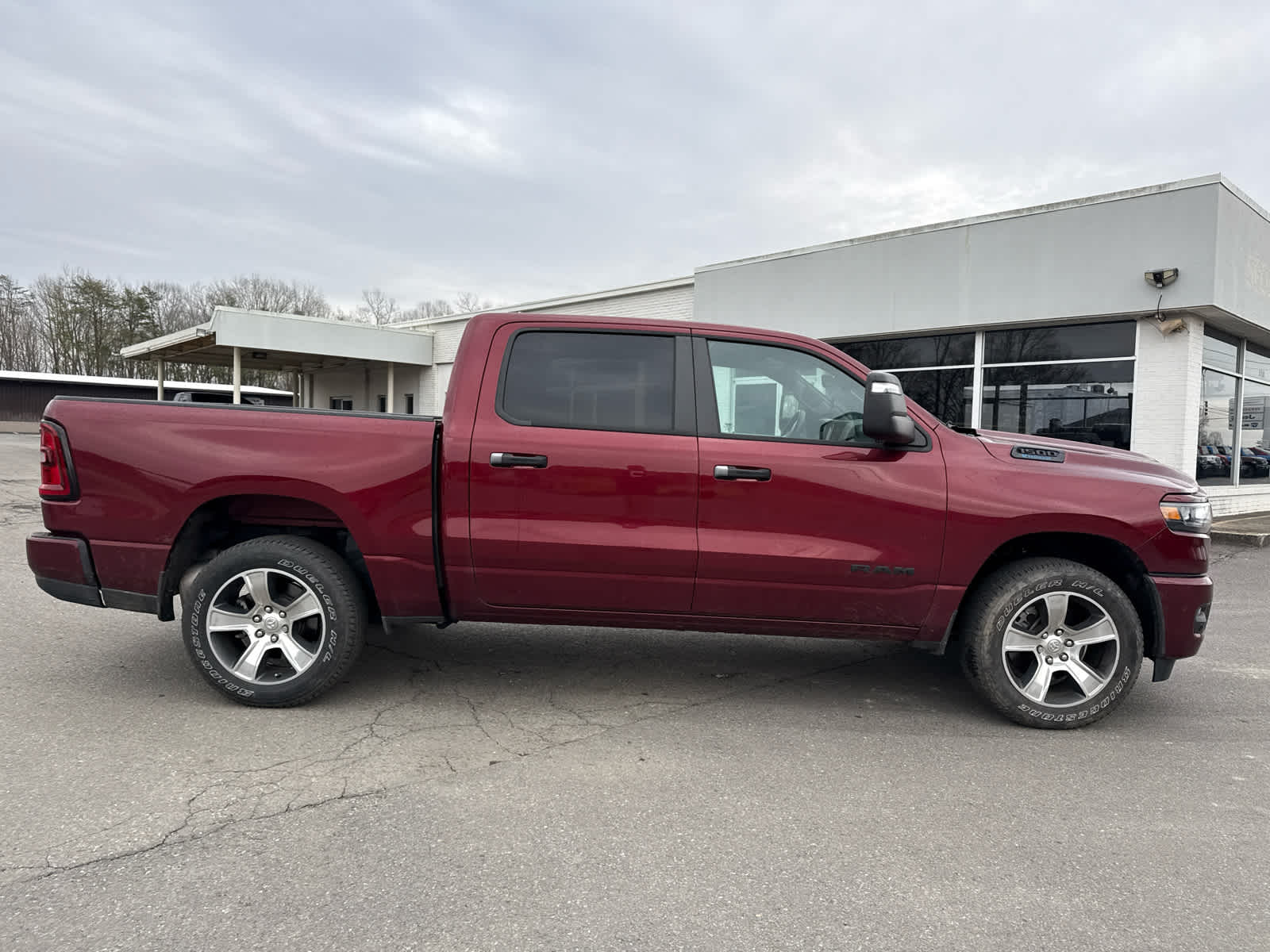 2025 RAM 1500 Tradesman Crew Cab 4x4 5'7' Box