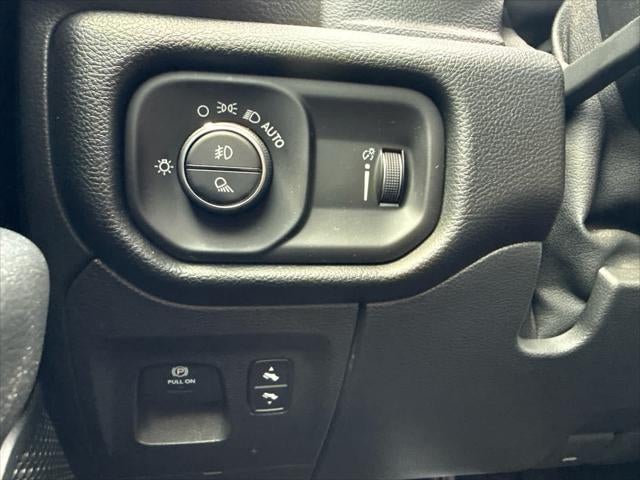 2021 RAM 1500 Big Horn Quad Cab 4x4 6'4' Box