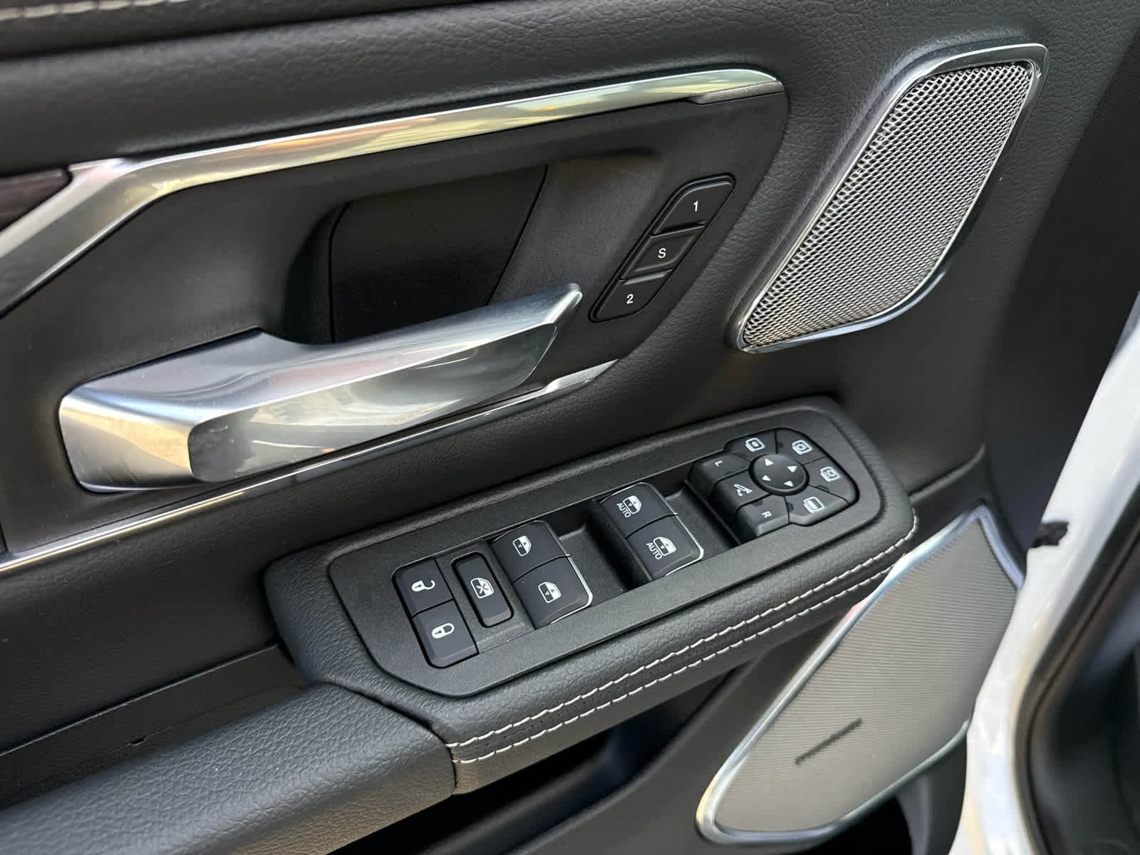 2026 RAM 1500 Laramie Crew Cab 4x4 5'7' Box