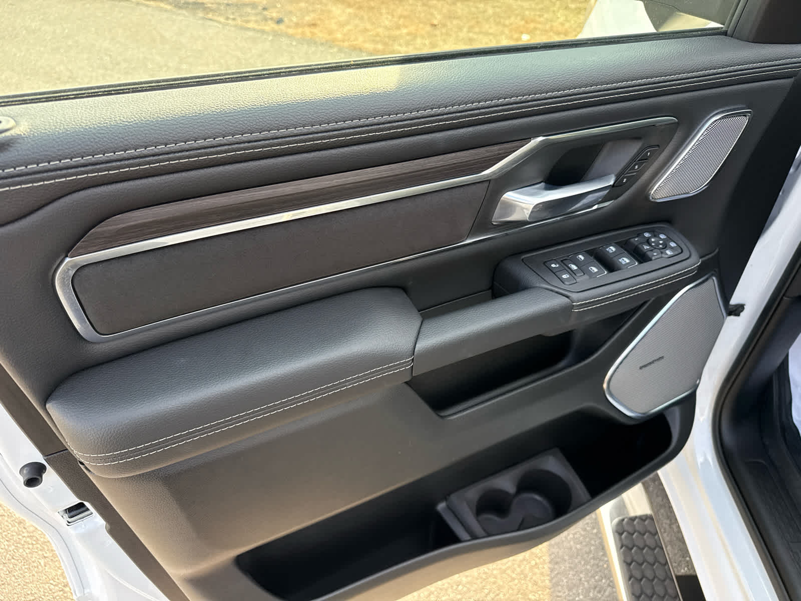 2026 RAM 1500 Laramie Crew Cab 4x4 5'7' Box