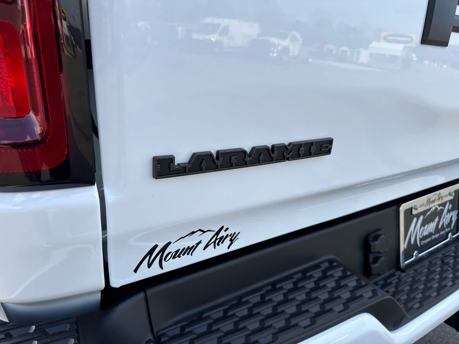 2026 RAM 1500 Laramie Crew Cab 4x4 5'7' Box