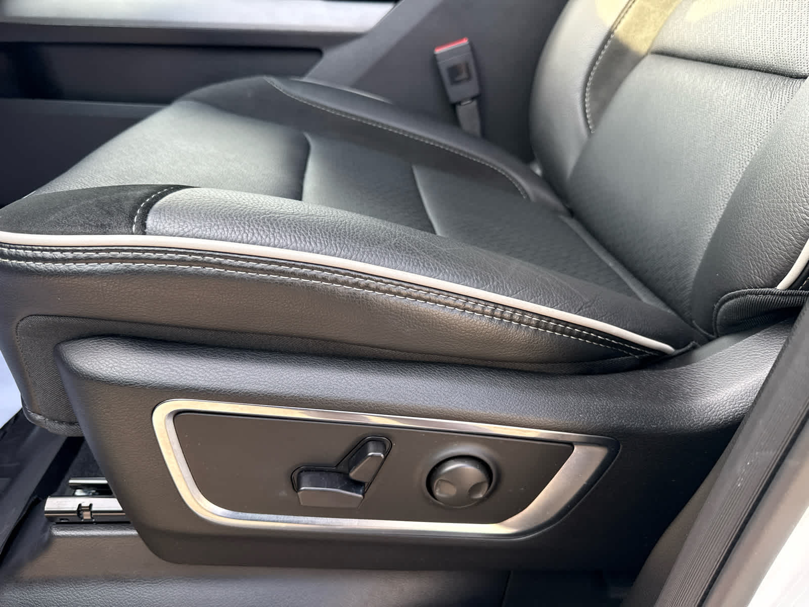 2026 RAM 1500 Laramie Crew Cab 4x4 5'7' Box