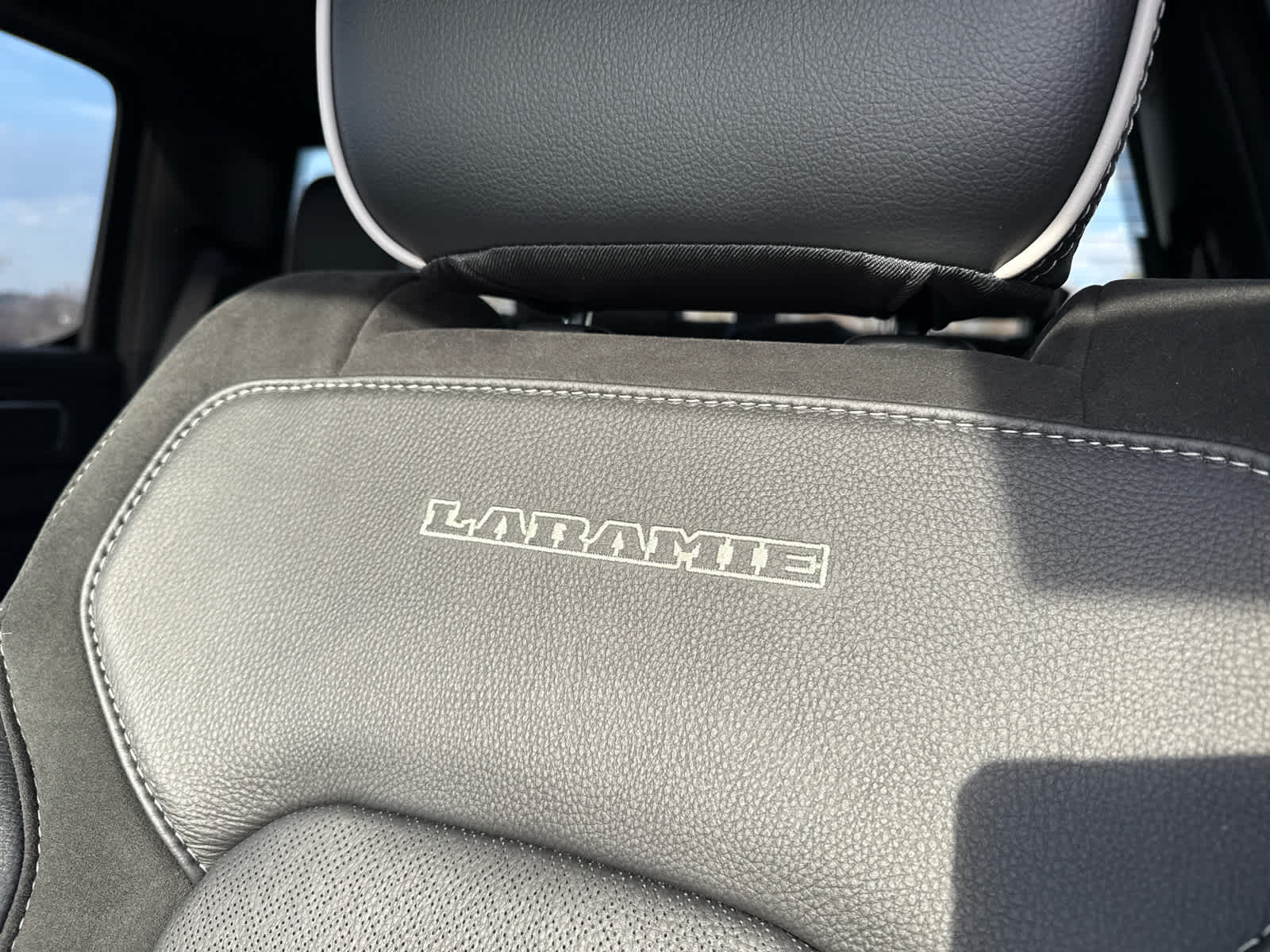 2026 RAM 1500 Laramie Crew Cab 4x4 5'7' Box