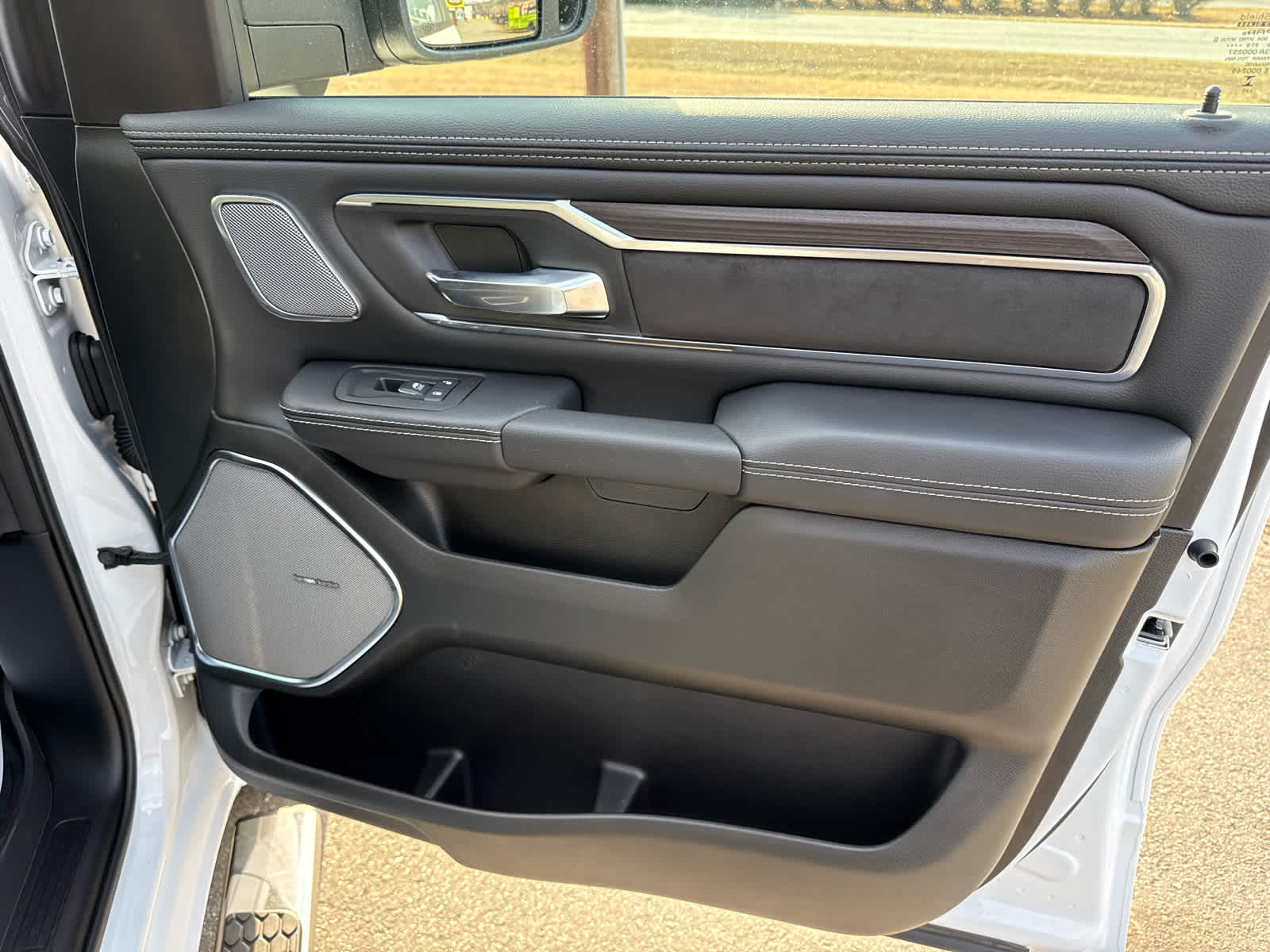 2026 RAM 1500 Laramie Crew Cab 4x4 5'7' Box