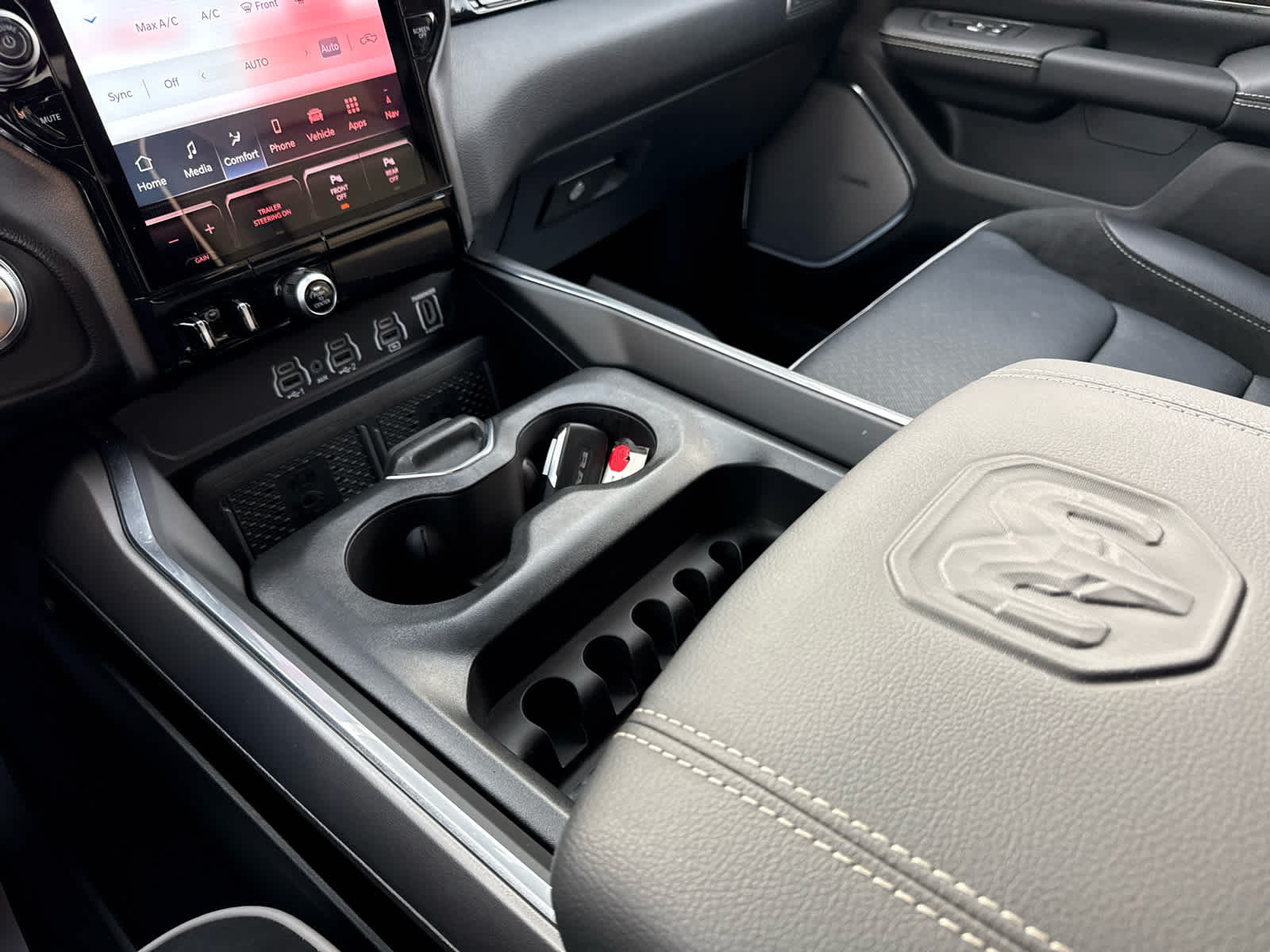 2026 RAM 1500 Laramie Crew Cab 4x4 5'7' Box