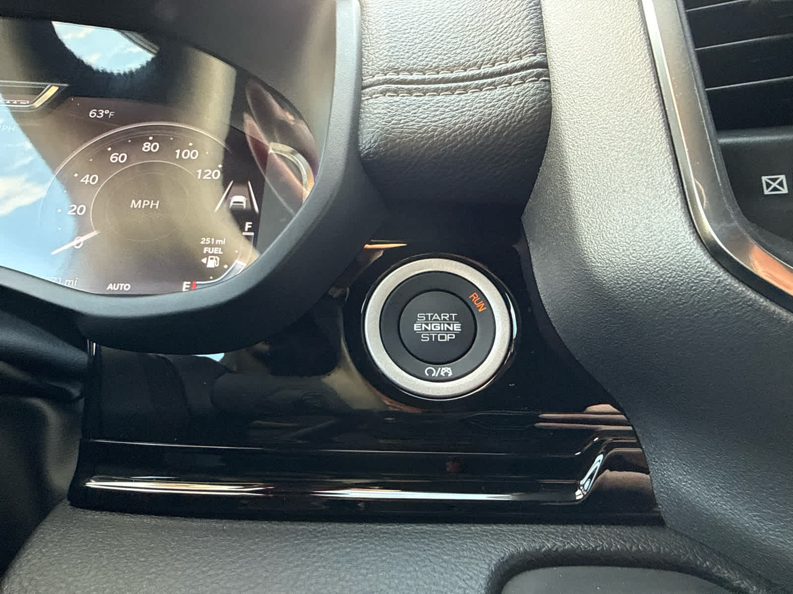 2026 RAM 1500 Laramie Crew Cab 4x4 5'7' Box