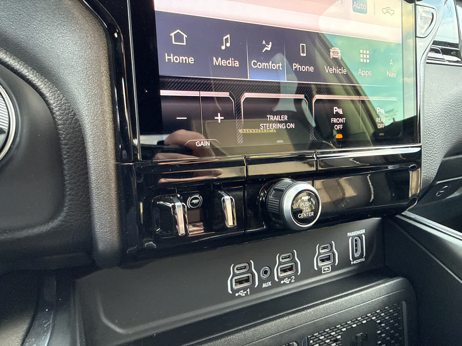 2026 RAM 1500 Laramie Crew Cab 4x4 5'7' Box