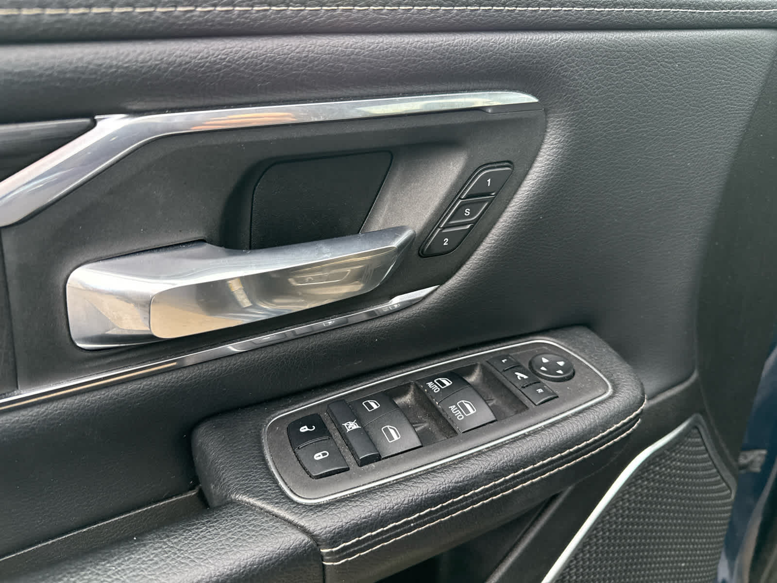 2024 RAM 1500 Laramie Crew Cab 4x4 5'7' Box