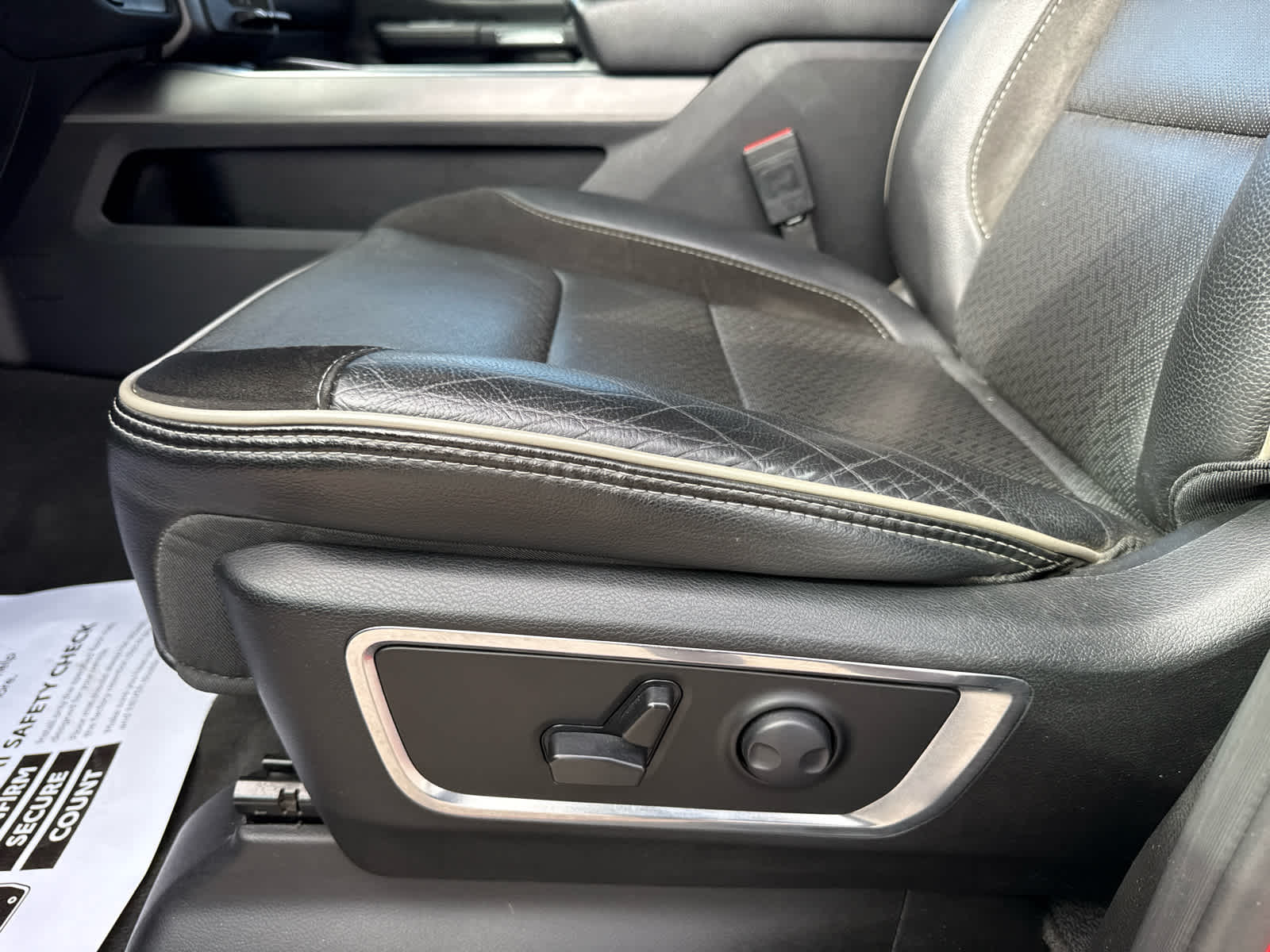 2024 RAM 1500 Laramie Crew Cab 4x4 5'7' Box