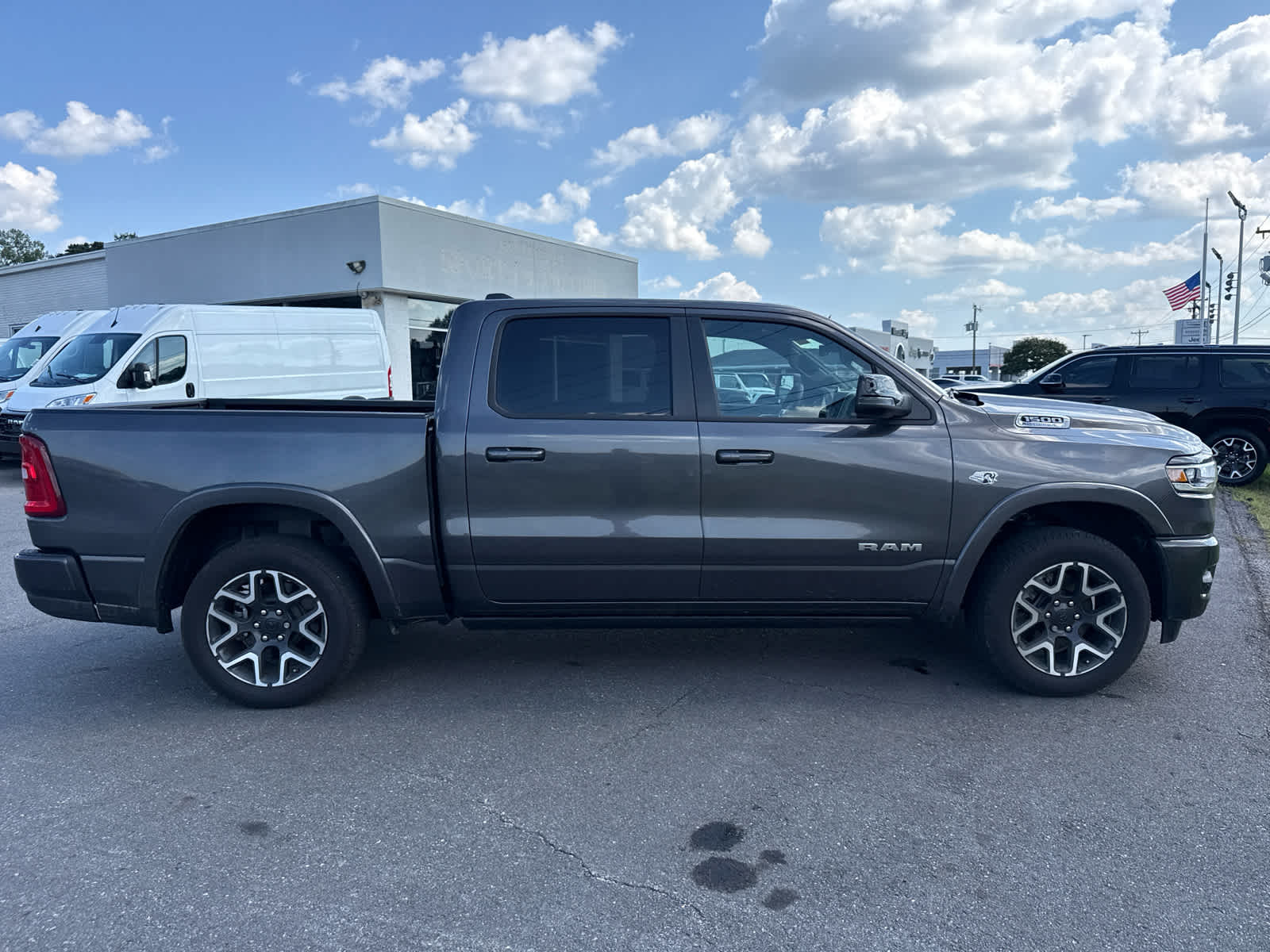 2026 RAM 1500 Laramie Crew Cab 4x4 5'7' Box