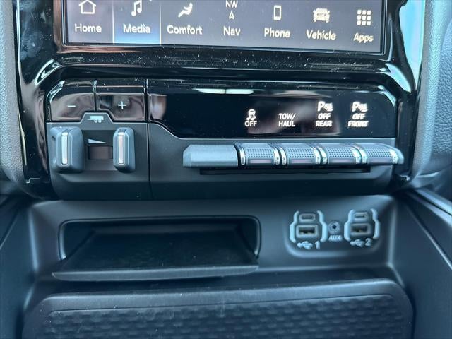 2023 RAM 1500 Big Horn Crew Cab 4x4 6'4' Box
