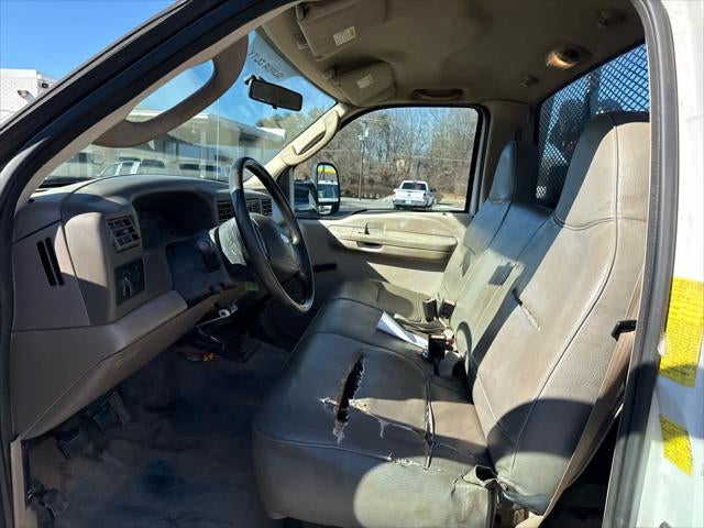 2004 Ford F-550 Chassis XL
