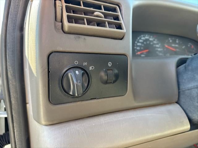 2004 Ford F-550 Chassis XL