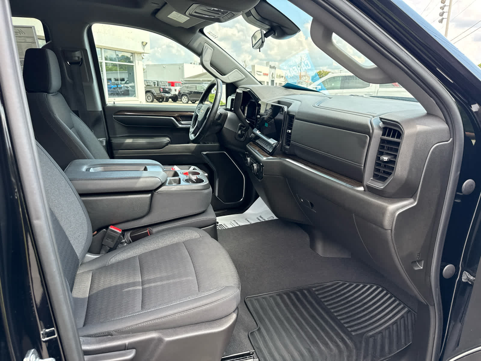 2024 Chevrolet Silverado 1500 4WD Crew Cab Short Bed LT with 2FL