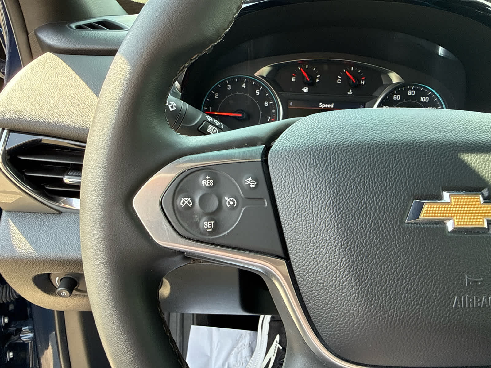 2023 Chevrolet Traverse AWD LT Cloth