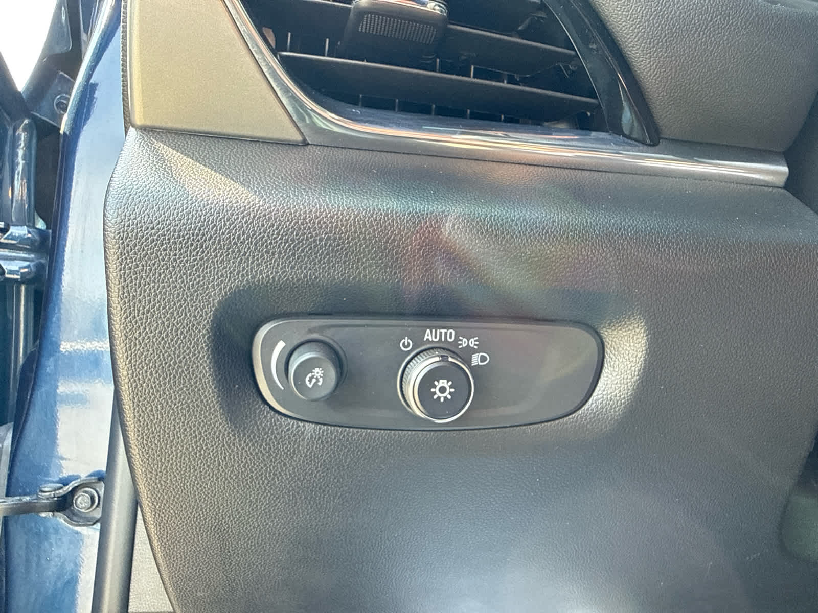 2023 Chevrolet Traverse AWD LT Cloth