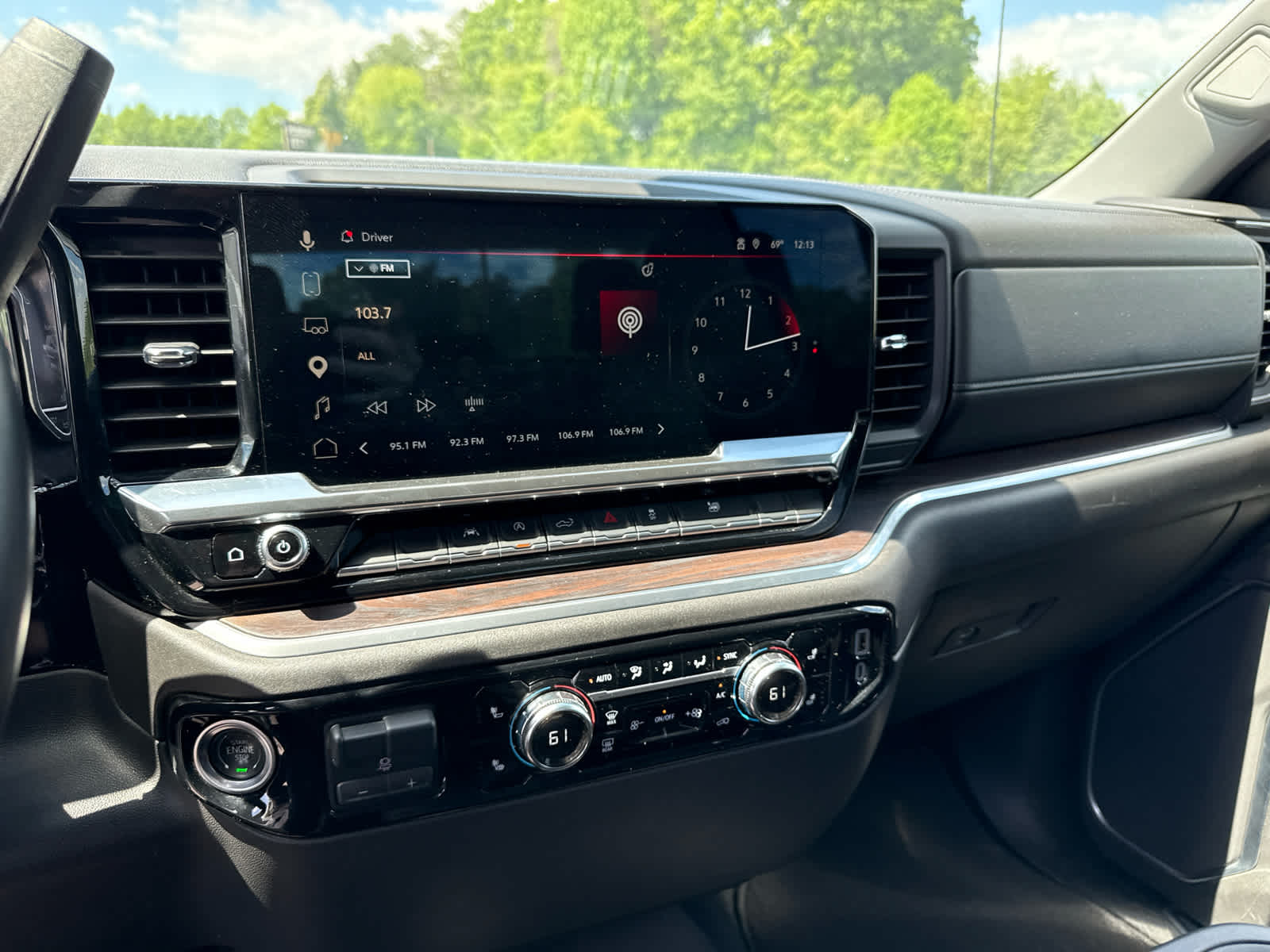 2025 GMC Sierra 1500 2WD Crew Cab Short Box SLT