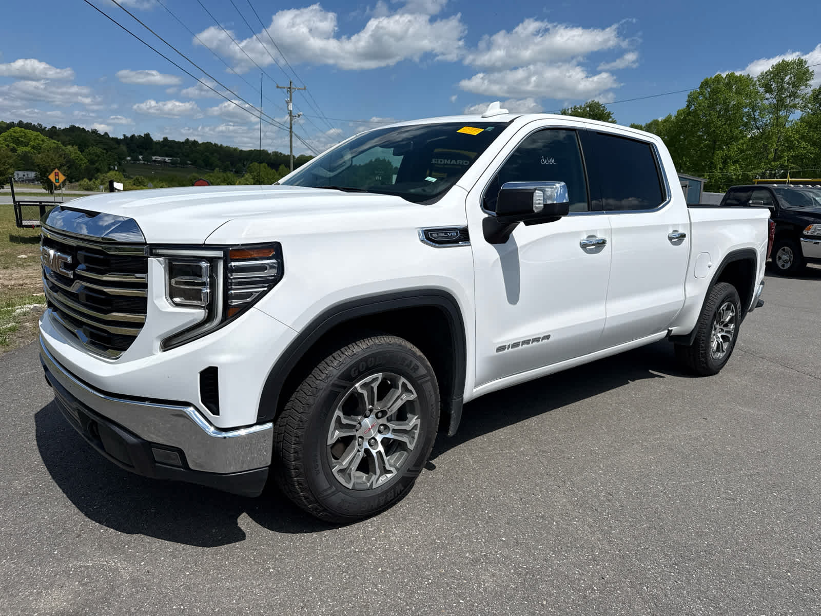 2025 GMC Sierra 1500 2WD Crew Cab Short Box SLT