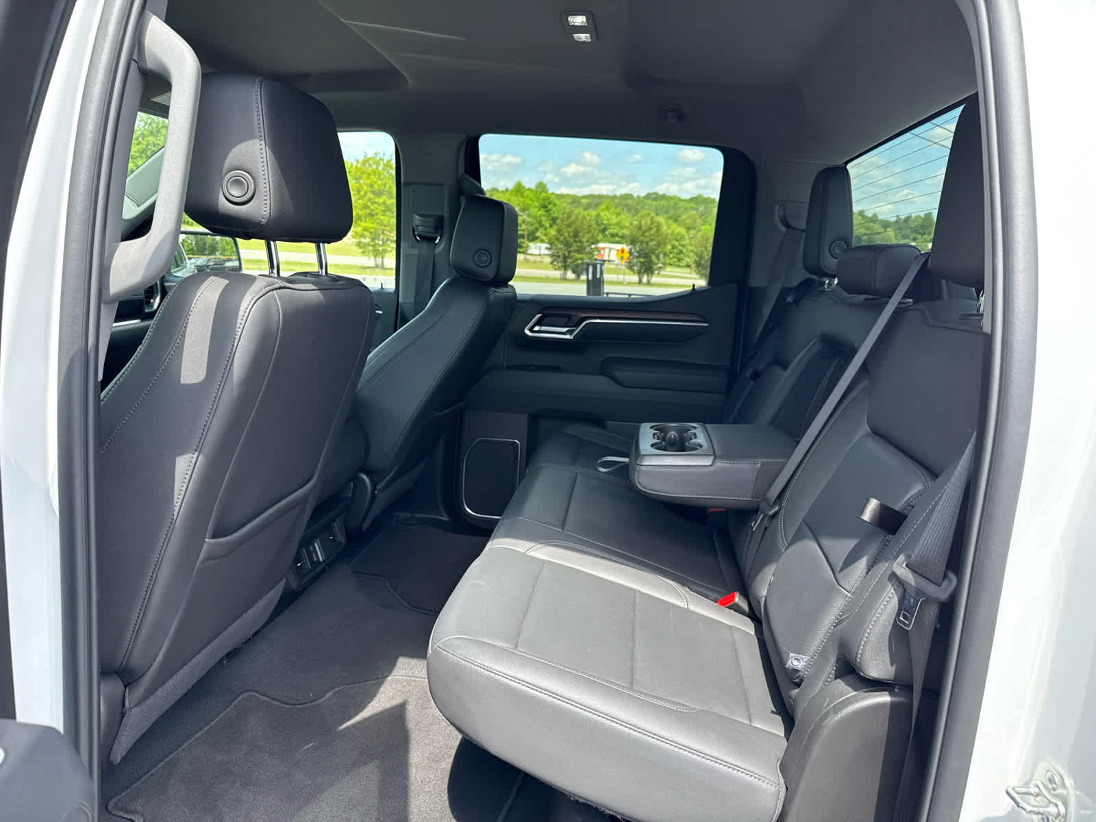 2025 GMC Sierra 1500 2WD Crew Cab Short Box SLT